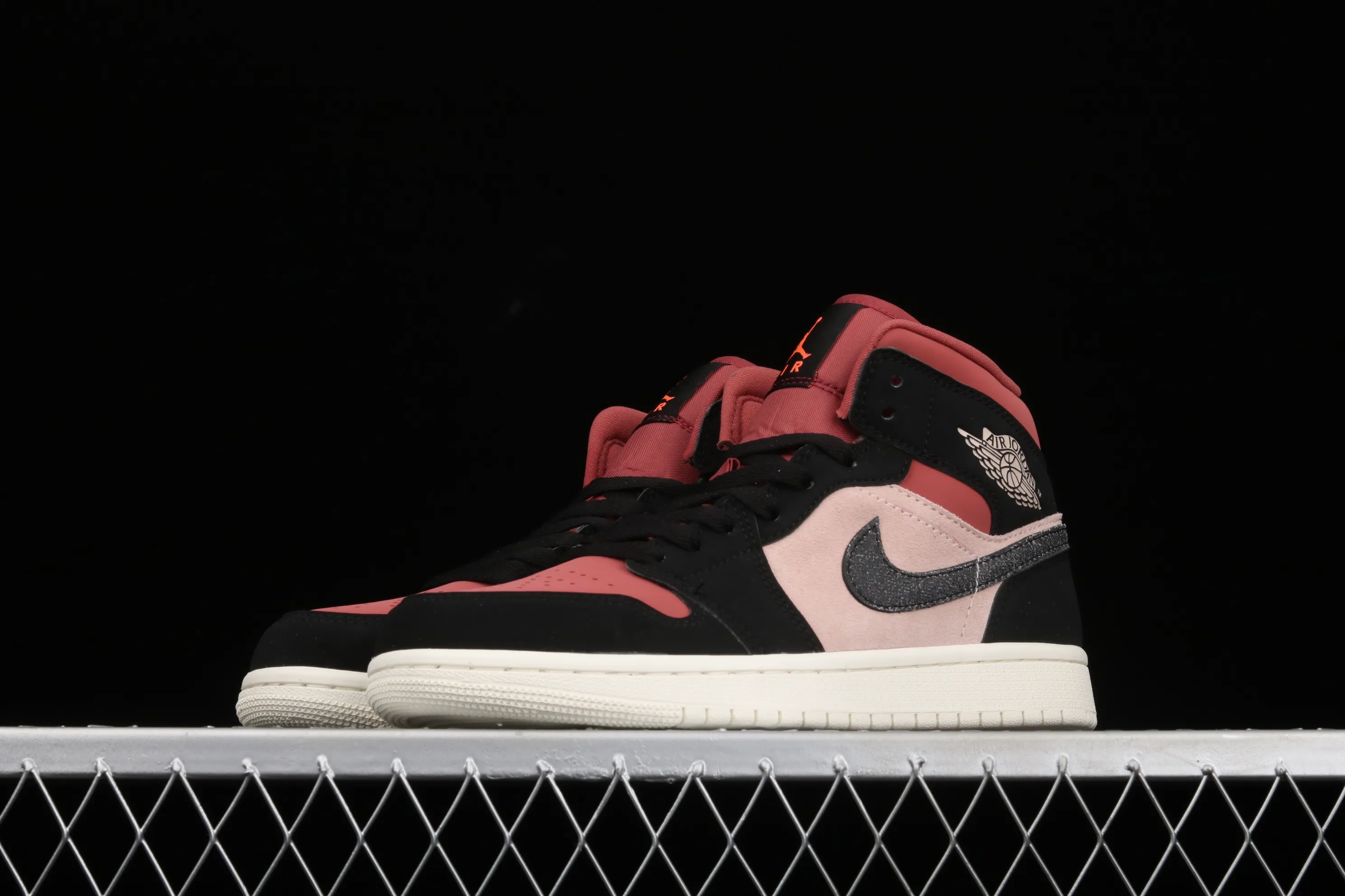 All categories Air Jordan Jordan series basketball shoes Air Jordan 1 Mid G version pure original Air Jordan 1 Mid AJ1 Joe 1 red bean milk tea mid-top basketball shoes BQ6472-202